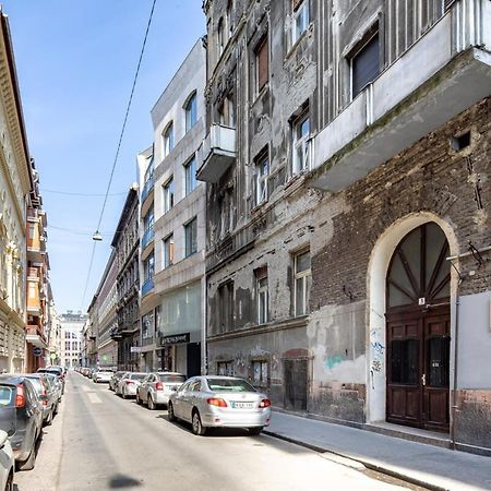 Central - New - Quiet Sleep Apartment Budapest Luaran gambar