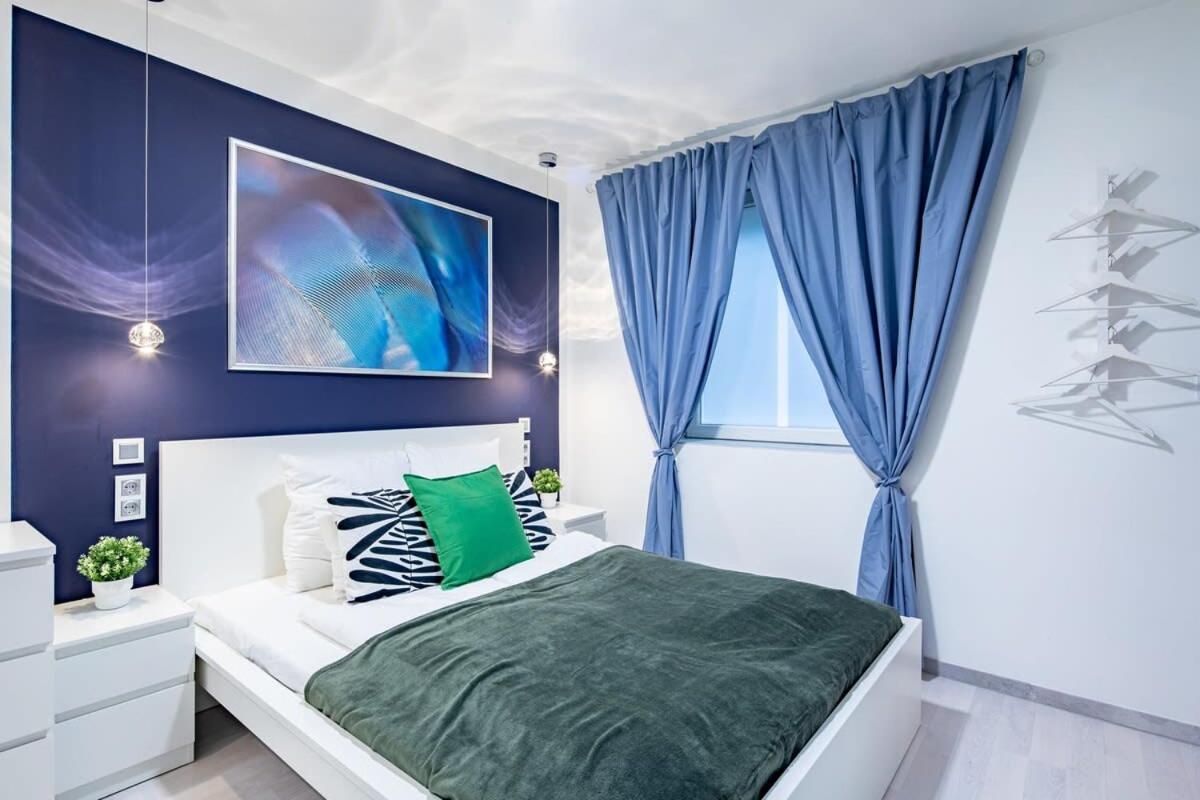 Central - New - Quiet Sleep Apartment Budapest Luaran gambar