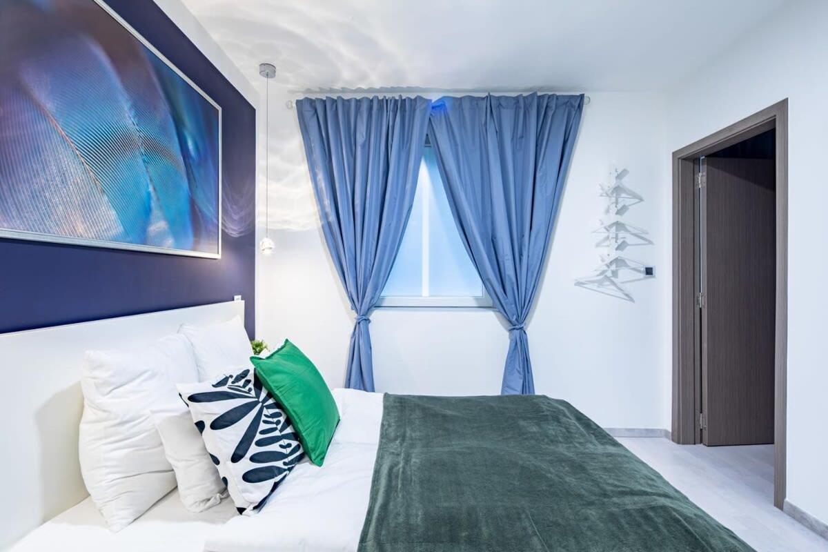 Central - New - Quiet Sleep Apartment Budapest Luaran gambar