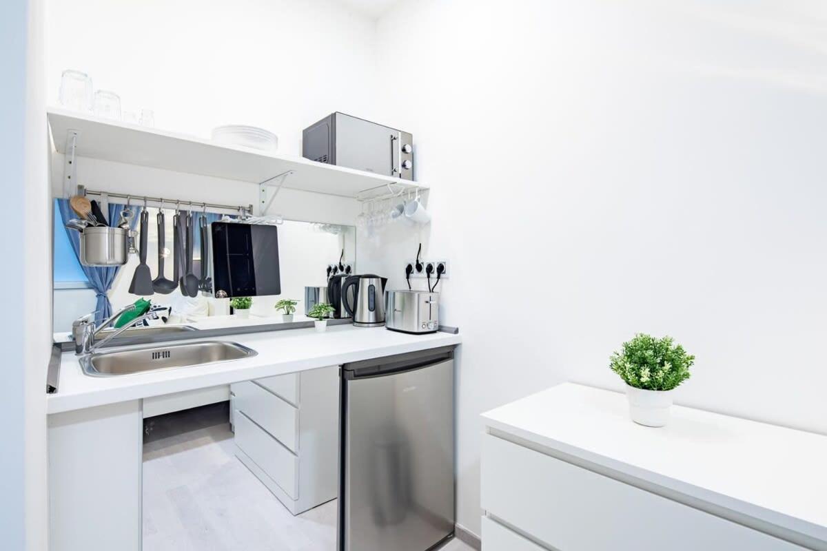 Central - New - Quiet Sleep Apartment Budapest Luaran gambar
