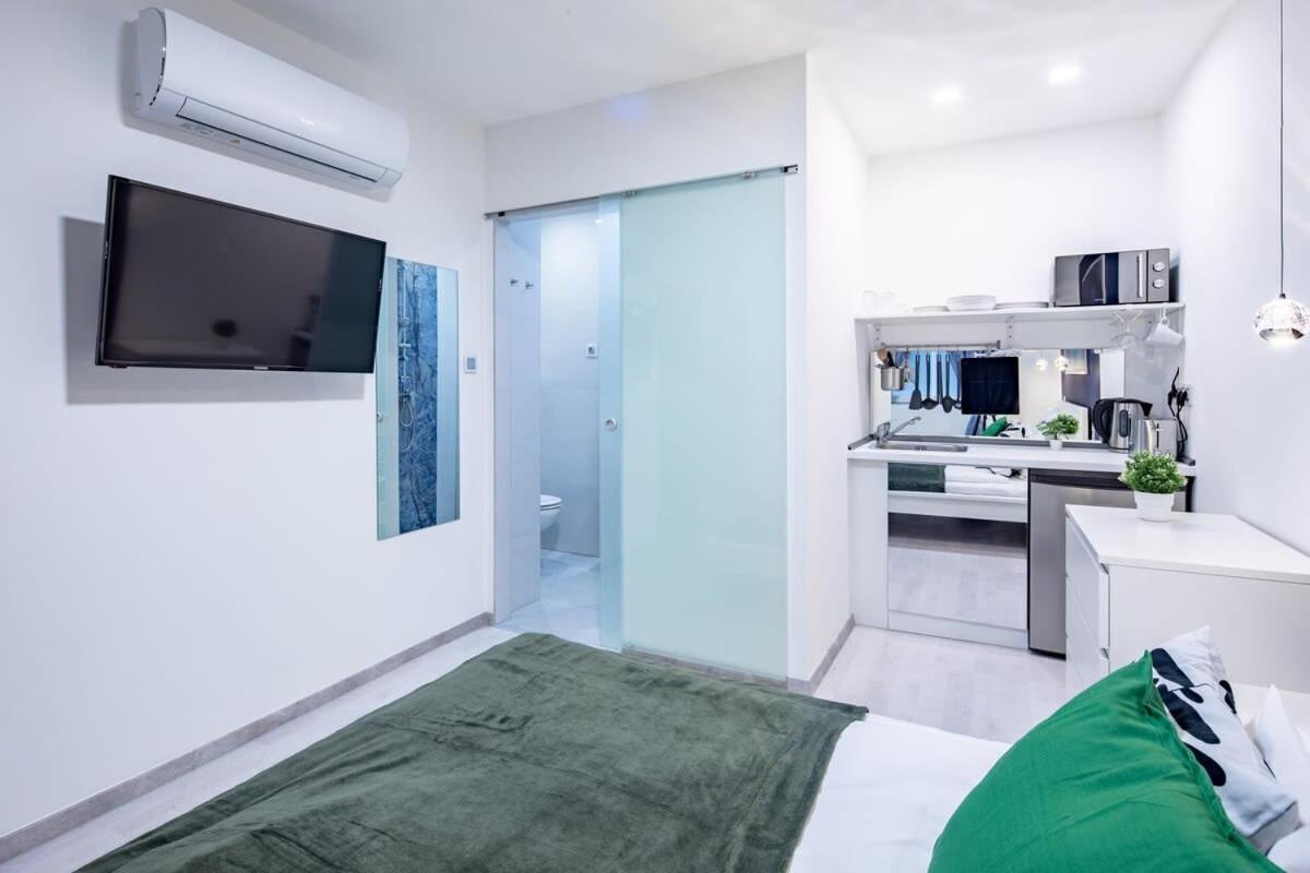 Central - New - Quiet Sleep Apartment Budapest Luaran gambar
