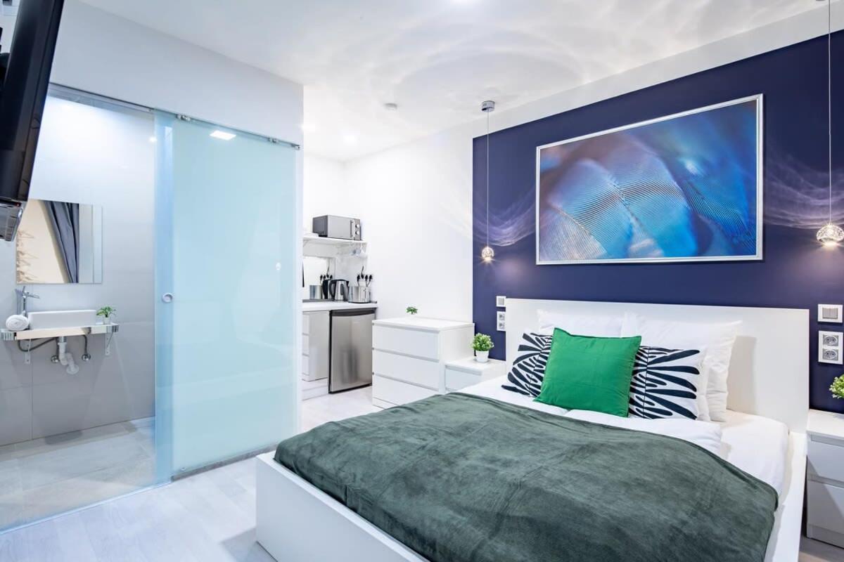 Central - New - Quiet Sleep Apartment Budapest Luaran gambar