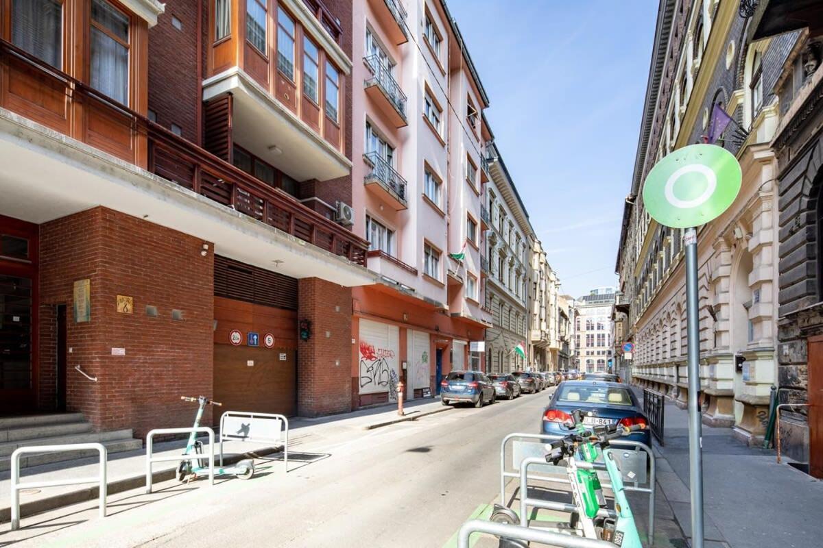 Central - New - Quiet Sleep Apartment Budapest Luaran gambar
